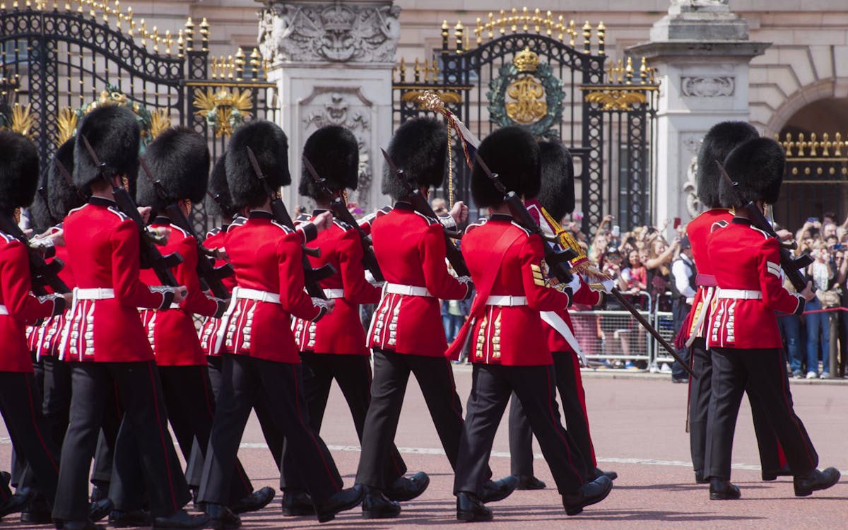 guided tour of buckingham palace interiors with changing of the guard-4 guided tour of buckingham palace interiors with changing of the guard-4