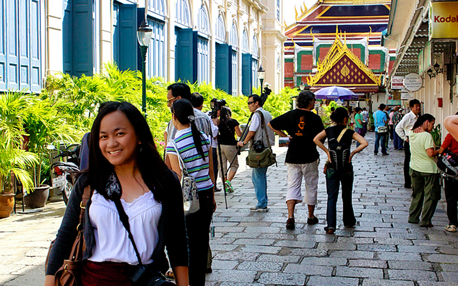 Tourists exploring a temple in Ayutthaya on a small group tour from Bangkok.