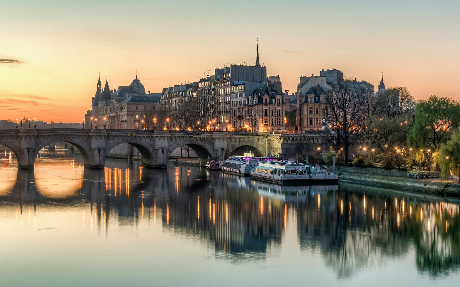 Seine River Cruise - The Holy Sainte-Chapelle