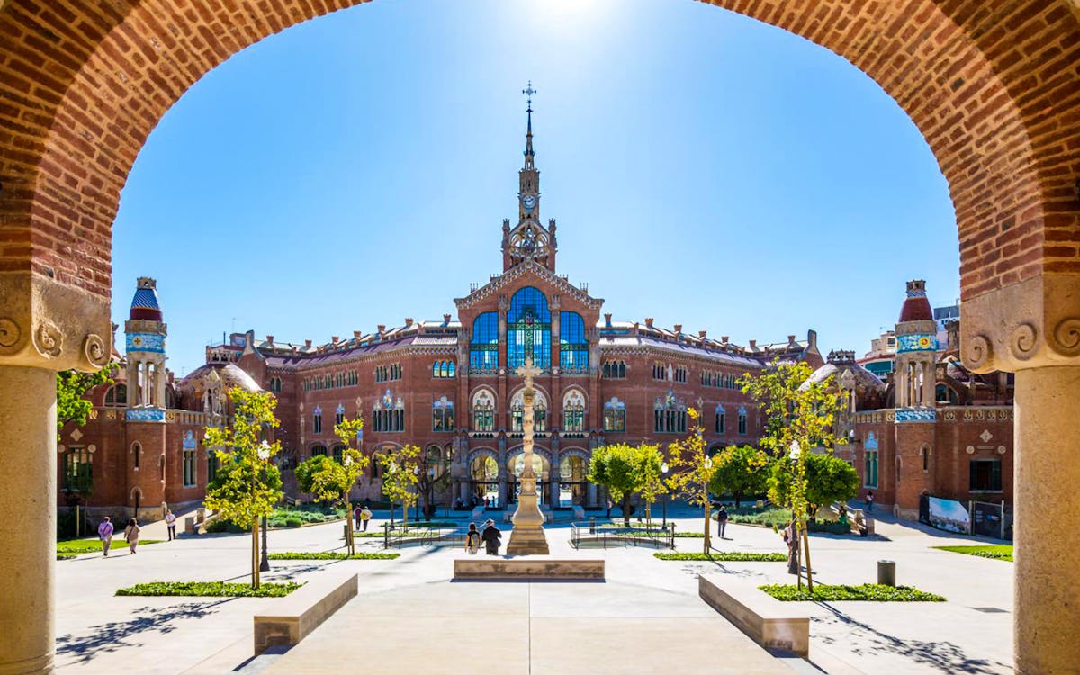 fast track sagrada familia guided tour & sant pau art nouveau-2 fast track sagrada familia guided tour & sant pau art nouveau-2