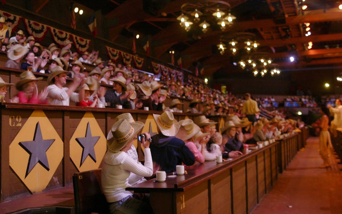 buffalo bill’s wild west show with mickey & friends at disneyland® paris-2 buffalo bill’s wild west show with mickey & friends at disneyland® paris-2