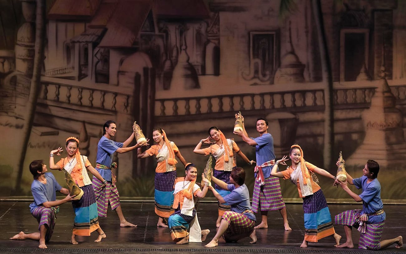 Traditional Thai dance performance in Bangkok, part of iVenture Bangkok & Pattaya Unlimited Attraction Pass.