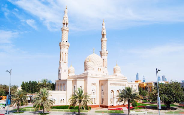 Jumeirah Mosque in Dubai during city tour with hotel transfers.