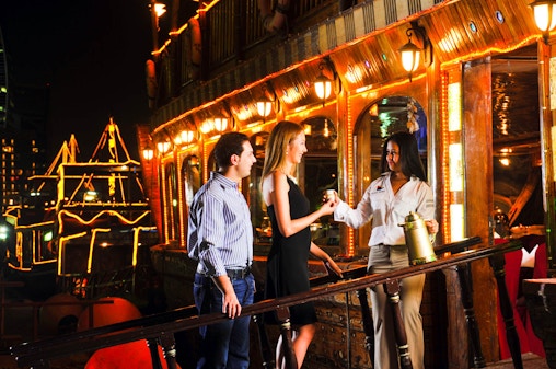 Dîner-croisière en boutre sur la crique de Dubaï avec navettes