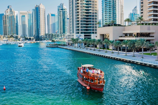 Cena in crociera in dhow a Dubai Marina con intrattenimento dal vivo