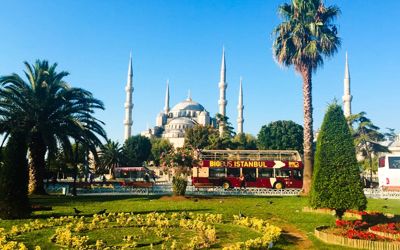 BigBus Istanbul tour bus in front of the Blue Mosque, Istanbul.