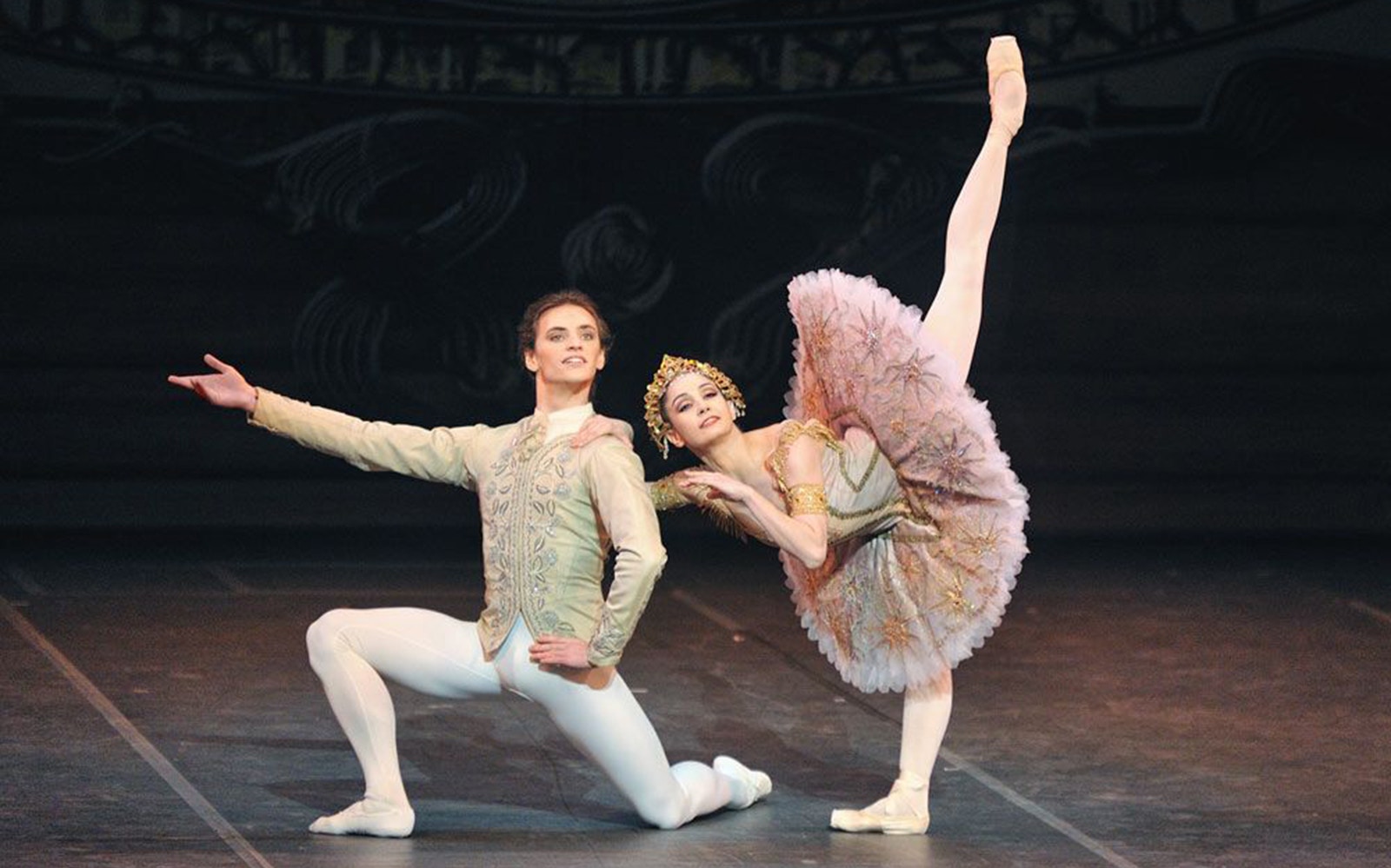 Ballet dancers performing Raymonda on stage.