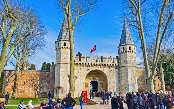 Topkapi Palace entrance with visitors, Istanbul Guided Museum Tours Pass.