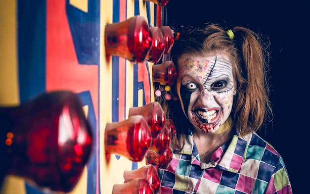 Performer in horror makeup at The London Bridge Experience.