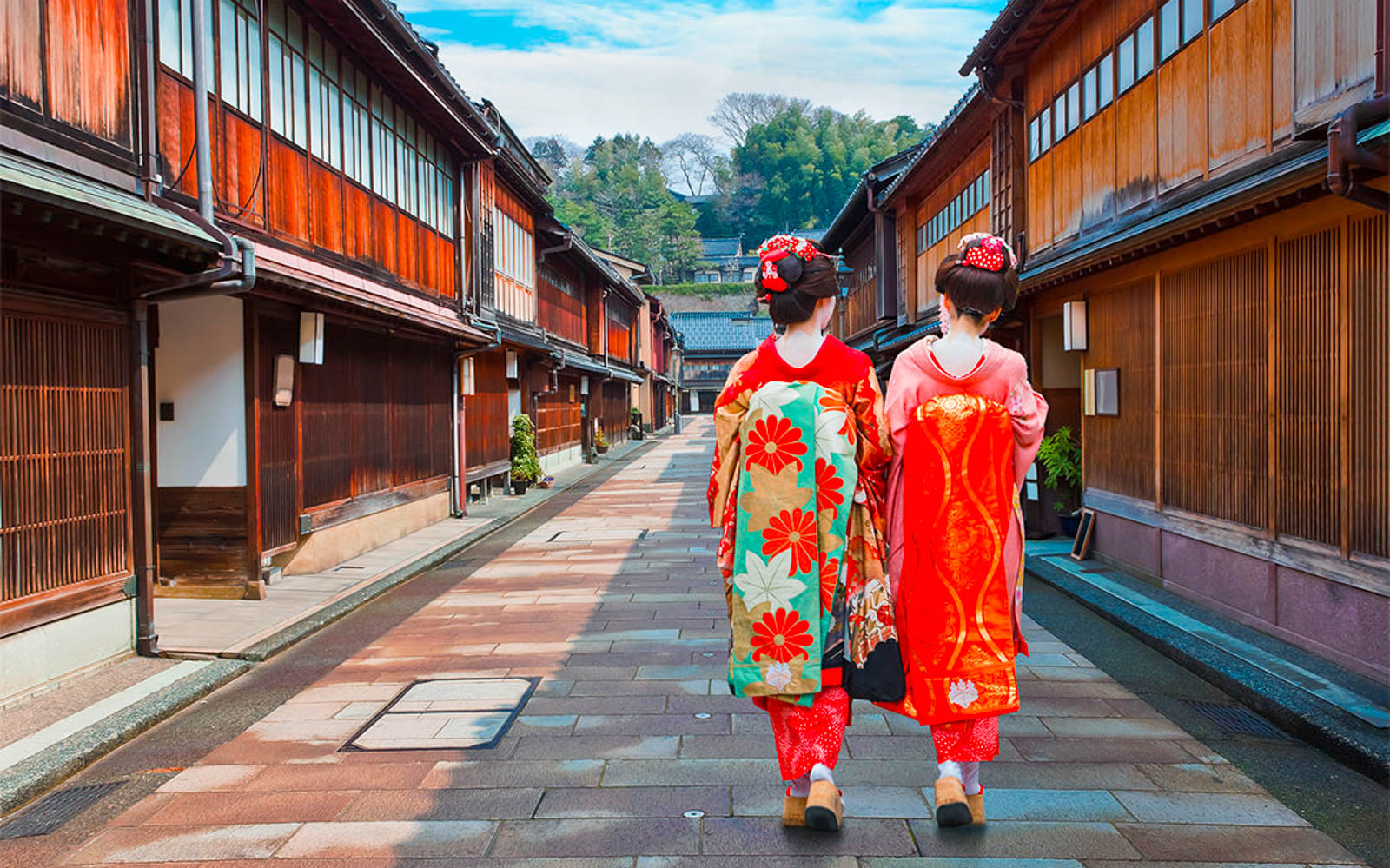 Two people in kimonos walking through Gion district, Kyoto.