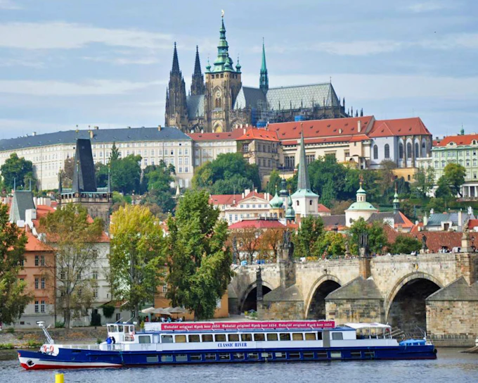 1-Hour Panoramic Sightseeing Cruise in Prague with Online Audio Guide