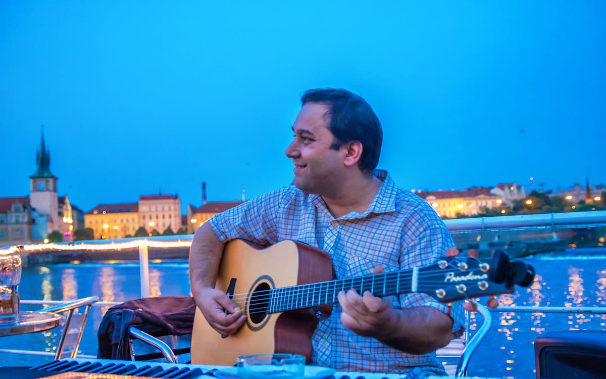 2-hour dinner cruise in prague with live music-3 2-hour dinner cruise in prague with live music-3