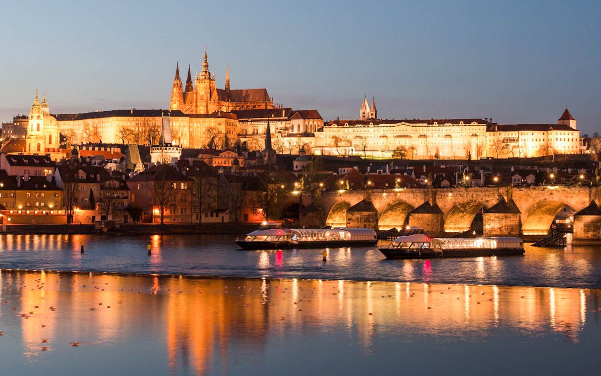 2-hour dinner cruise in prague with live music-2 2-hour dinner cruise in prague with live music-2