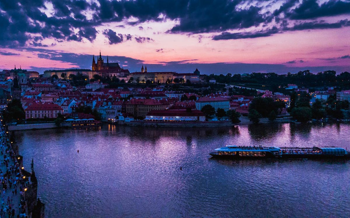2-hour dinner cruise in prague with live music-5 2-hour dinner cruise in prague with live music-5