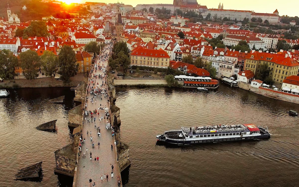 2-hour dinner cruise in prague with live music-6 2-hour dinner cruise in prague with live music-6