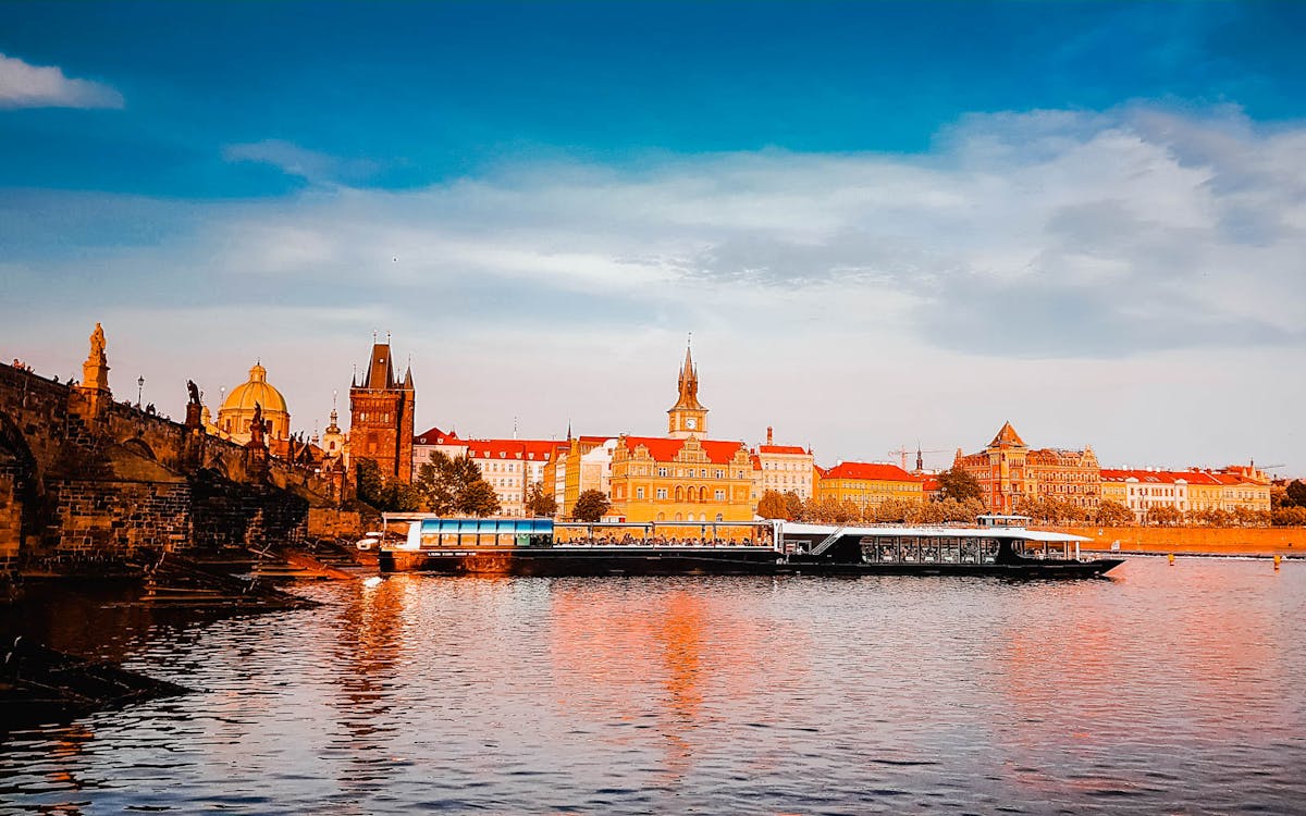 prague: 2hr lunch cruise with live music-3 prague: 2hr lunch cruise with live music-3