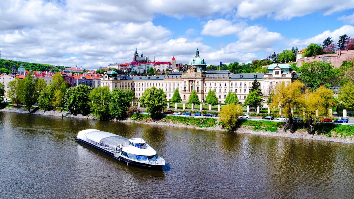 https://cdn-imgix.headout.com/tour/23245/TOUR-IMAGE/3f640c8f-01f4-458c-bdd6-234ed6ed0fa3-12104-prague-prague--2hr-lunch-cruise-with-live-music-07.jpg