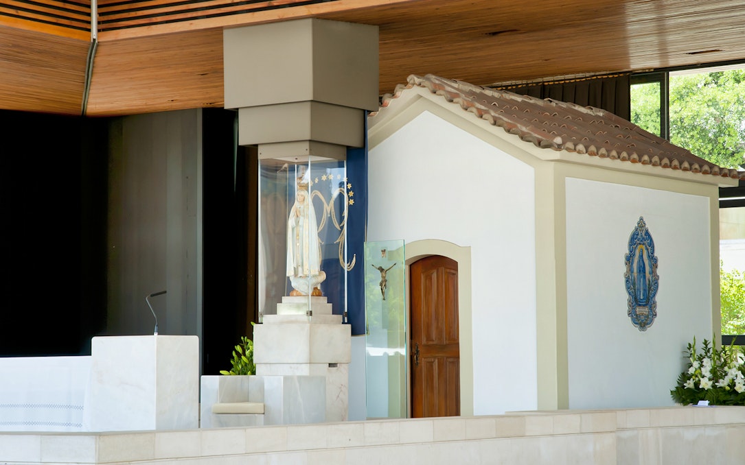 Statue of Our Lady of Fatima at the Chapel of Apparitions in Fatima, Portugal.