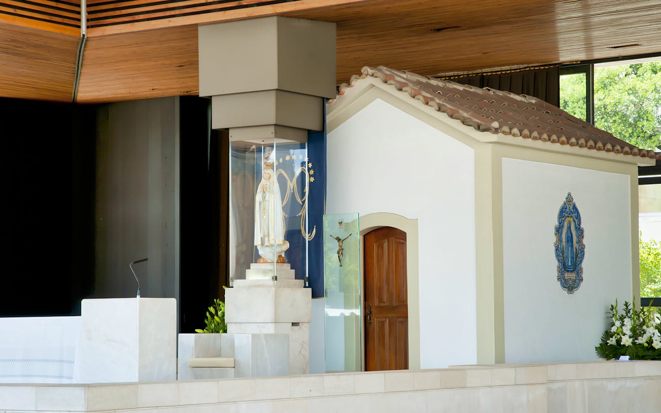 Statue of Our Lady of Fatima at the Chapel of Apparitions in Fatima, Portugal.