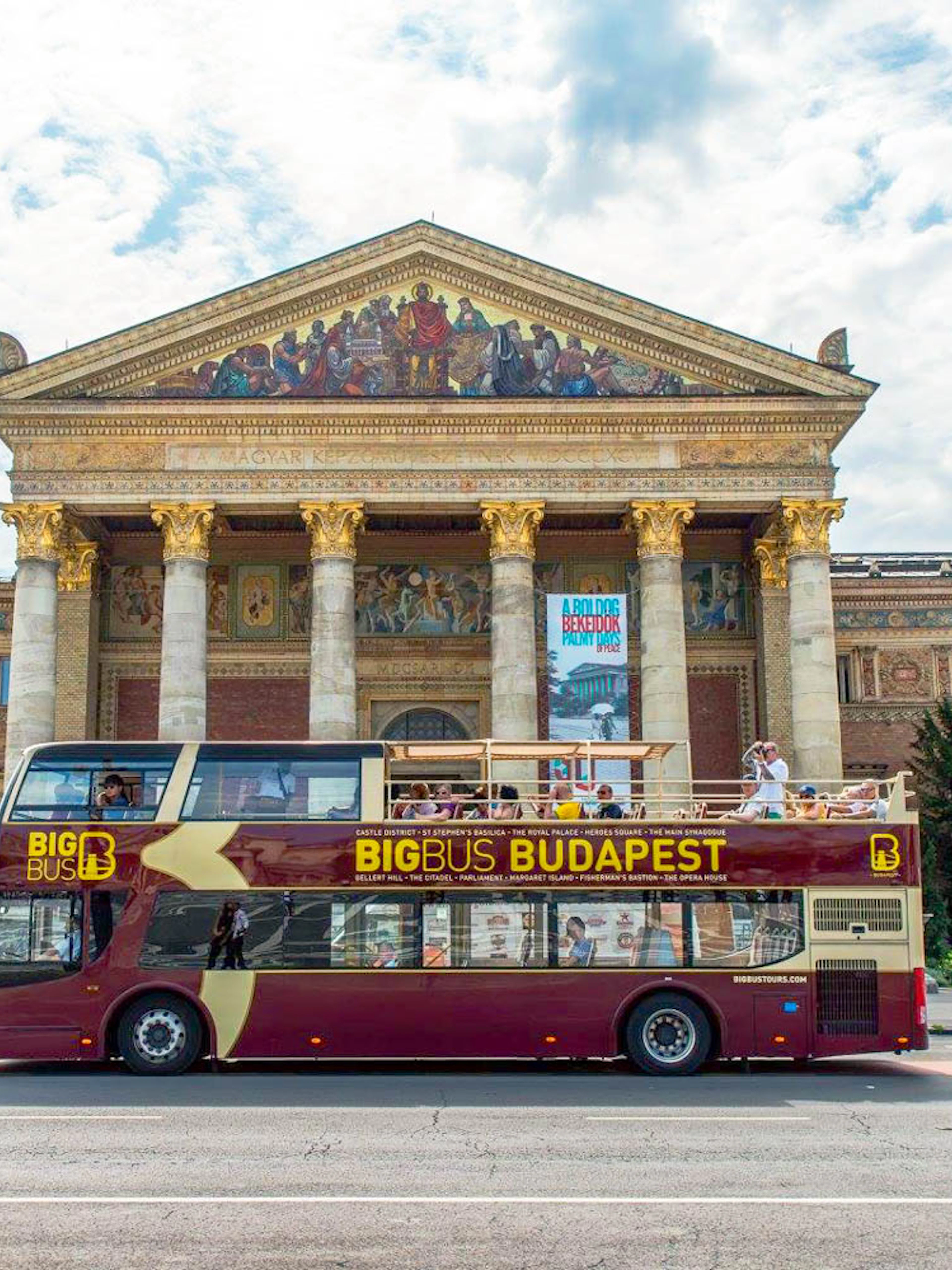 Kunsthalle Budapest with sightseeing bus in front.