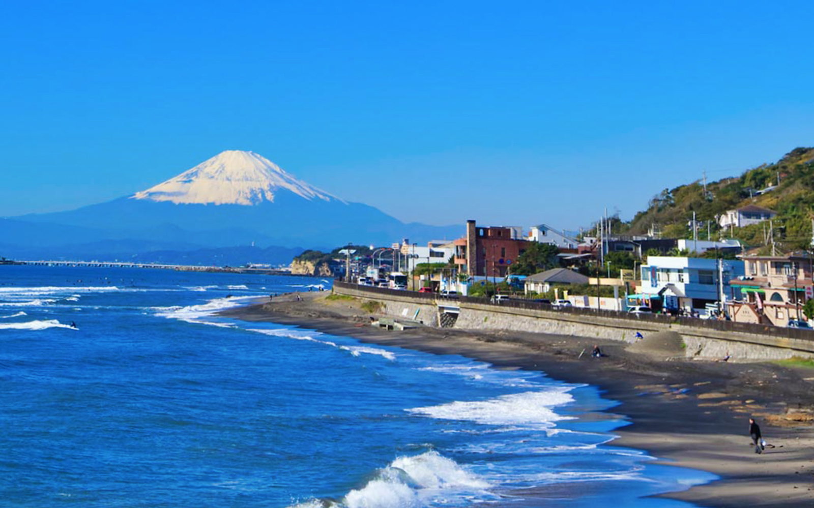 Kamakura coastline with Mount Fuji in the background on the Enoshima Bay Bus Tour.