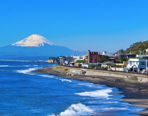 Kamakura coastline with Mount Fuji in the background on the Enoshima Bay Bus Tour.
