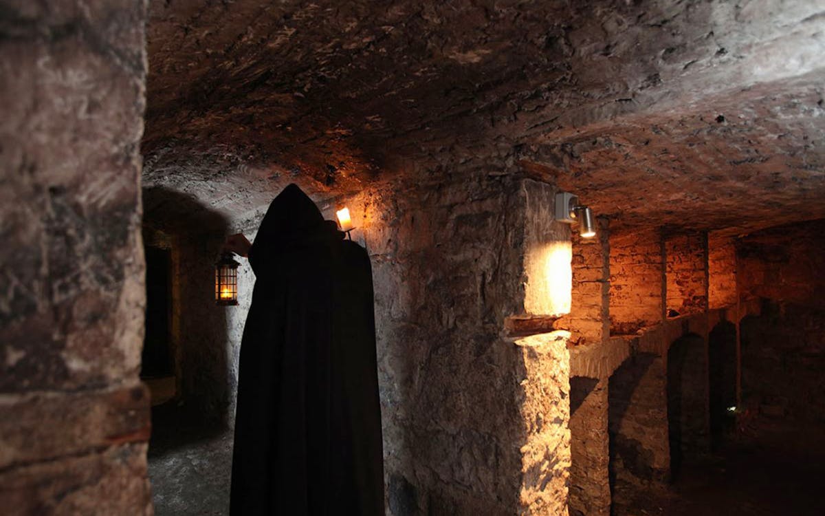 edinburgh hidden & haunted tour-3 edinburgh hidden & haunted tour-3
