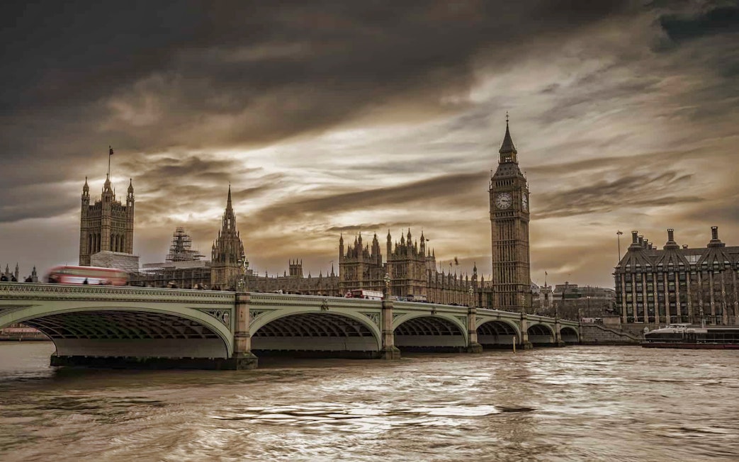 Westminster Bridge and Big Ben at dusk, London, for Jack The Ripper & Haunted London Tour.