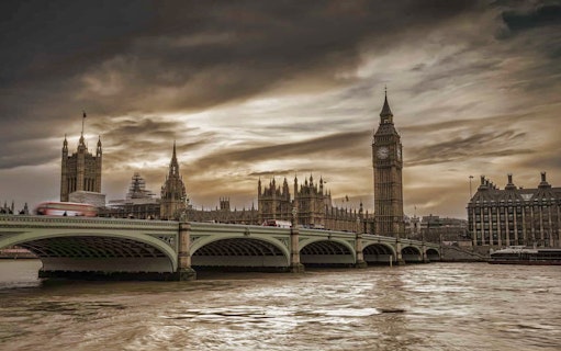 Westminster Bridge and Big Ben at dusk, London, for Jack The Ripper & Haunted London Tour.