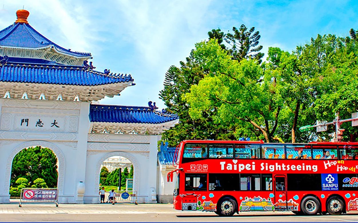 Taipei sightseeing bus near Chiang Kai-shek Memorial Hall gate.
