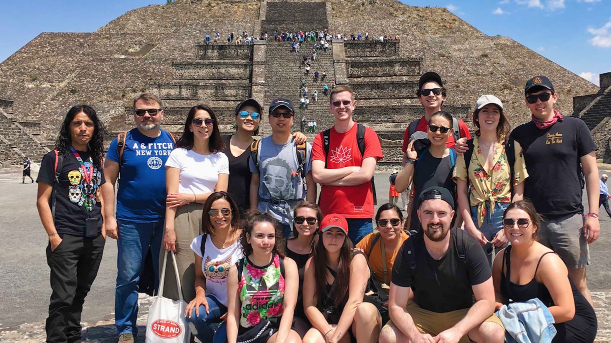 Group of tourists in front of Teotihuacán Pyramid during early access tour.