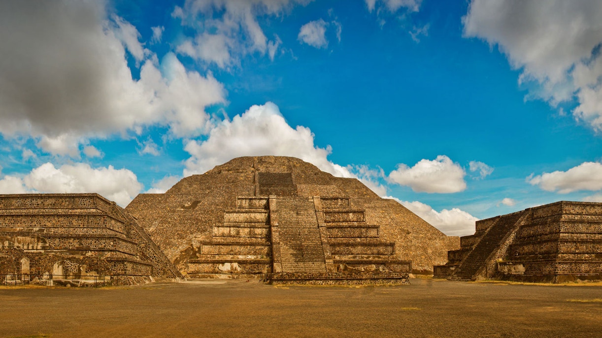 Teotihuacán Pyramid under a blue sky, part of the Early Access Tour.