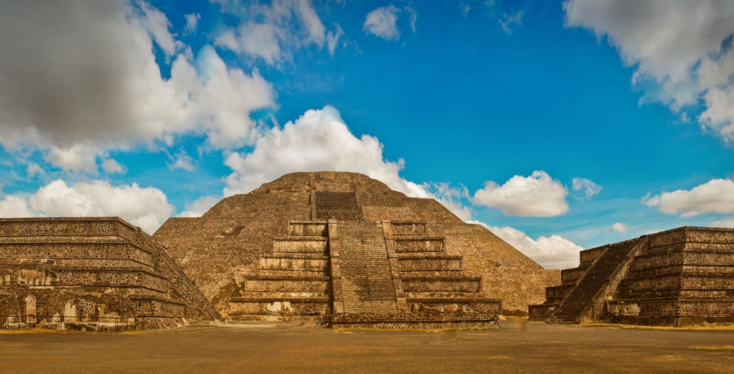 Teotihuacán Pyramid under a blue sky, part of the Early Access Tour.
