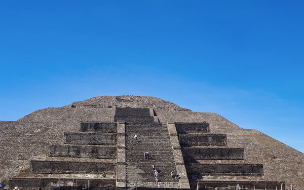 From Mexico City: Teotihuacán, Plaza de las Tres Culturas & Acolman Guided Day Trip
