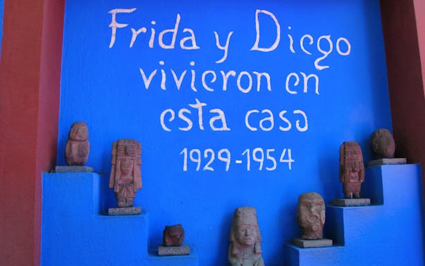Frida Kahlo Museum wall with sculptures and inscription in Mexico City.