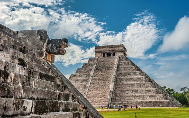 Chichen Itza pyramid with serpent sculpture, Yucatán, Mexico.