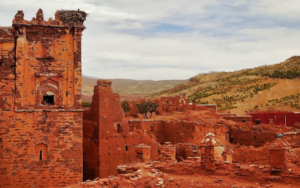 Kasbah Aït Benhaddou with surrounding landscape, Ouarzazate, Morocco.