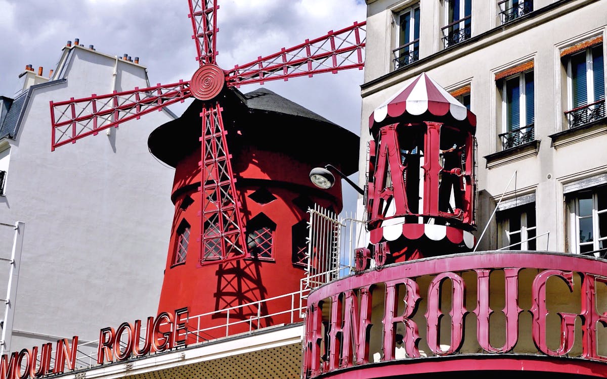 paris live! montmartre: the artists' quarter-3 paris live! montmartre: the artists' quarter-3