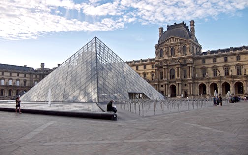 Paris Live! Revolution in the heart of Paris