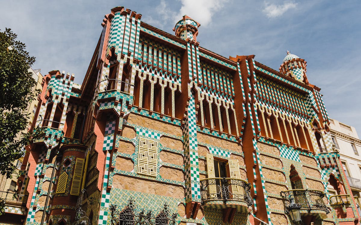 tours from home: the life & works of barcelona's antoni gaudí-2 tours from home: the life & works of barcelona's antoni gaudí-2