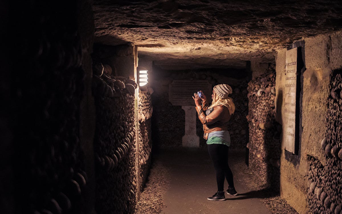 tours from home: descend into the darkness of paris’ catacombs-2 tours from home: descend into the darkness of paris’ catacombs-2