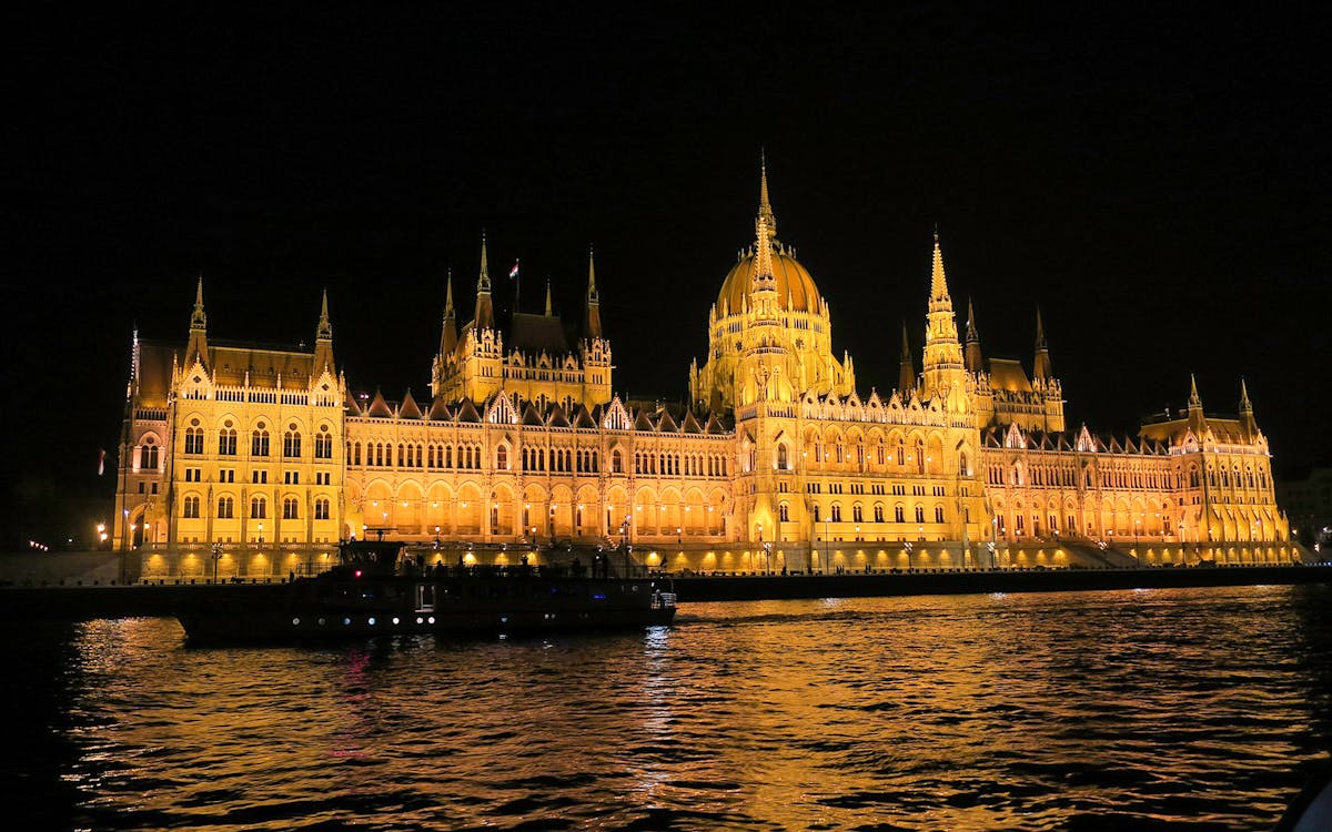 budapest : dîner-croisière en soirée et musique live avec navettes en option-3 budapest : dîner-croisière en soirée et musique live avec navettes en option-3