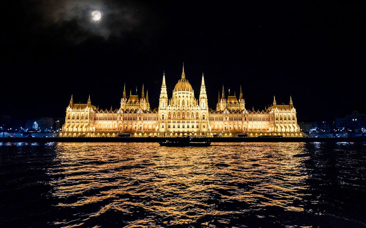 budapest : dîner-croisière en soirée et musique live avec navettes en option-2 budapest : dîner-croisière en soirée et musique live avec navettes en option-2