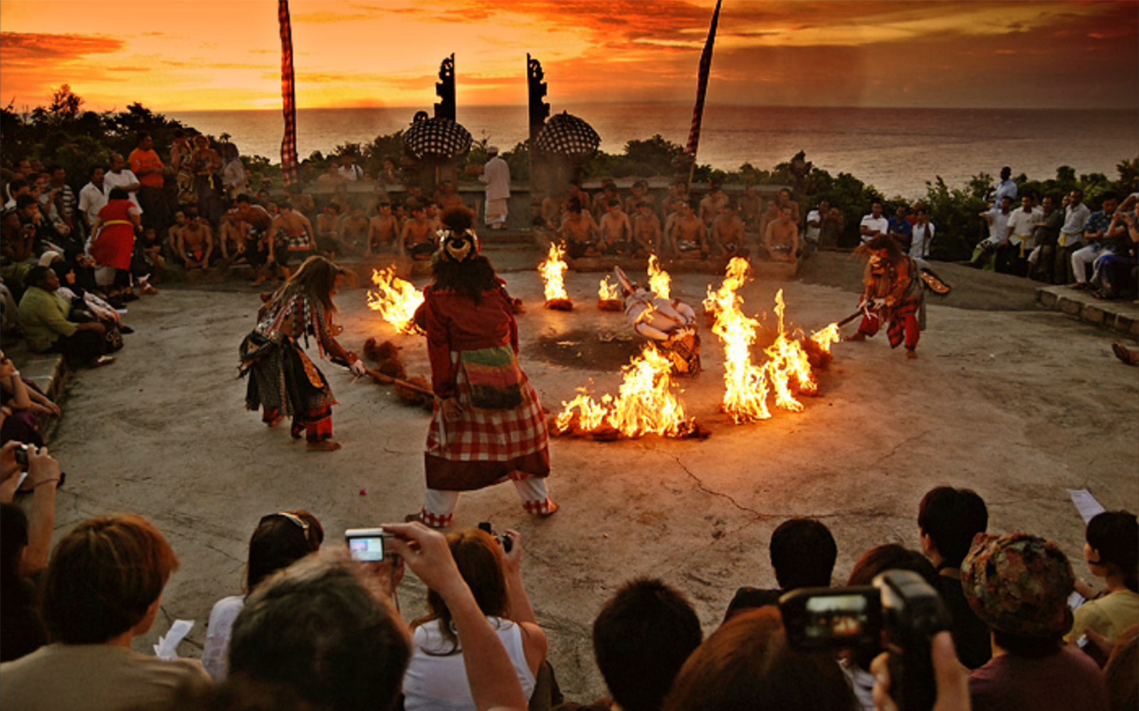 Bali Private tour Tanah Lot,Uluwatu Temple Sunset & Kecak Dance