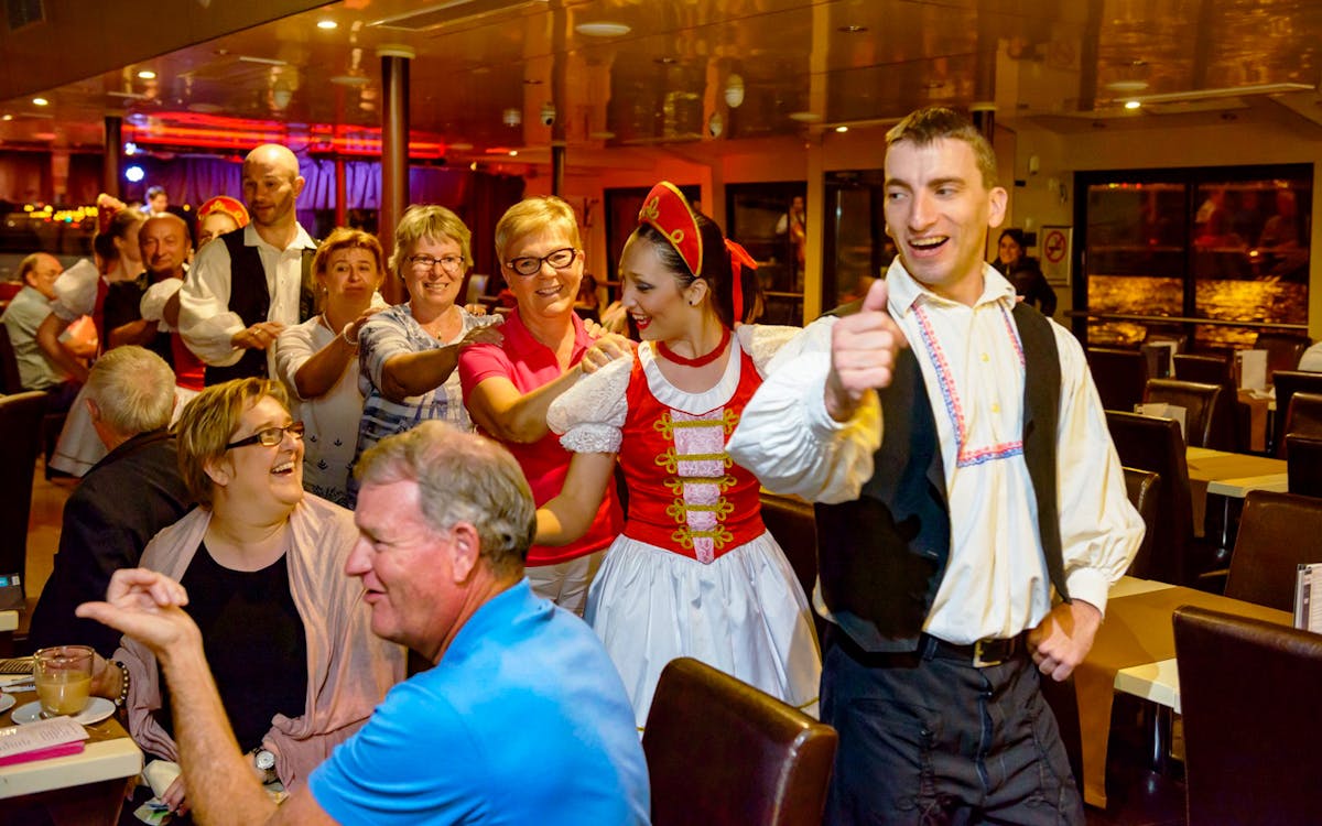 dîner-croisière de 3 heures avec spectacle de folklore et d'opérette - menu à 3 plats-10 dîner-croisière de 3 heures avec spectacle de folklore et d'opérette - menu à 3 plats-10