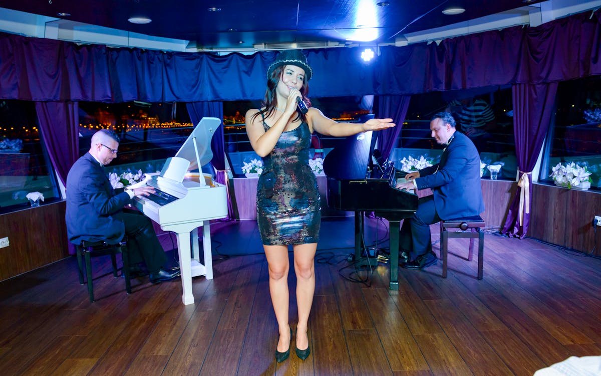 dîner-croisière de 3 heures avec spectacle de folklore et d'opérette - menu à 3 plats-11 dîner-croisière de 3 heures avec spectacle de folklore et d'opérette - menu à 3 plats-11