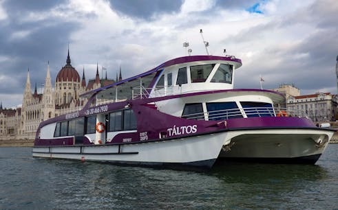Budapest: crucero de 3 horas con cena de 3 platos + espectáculo de folclore y opereta