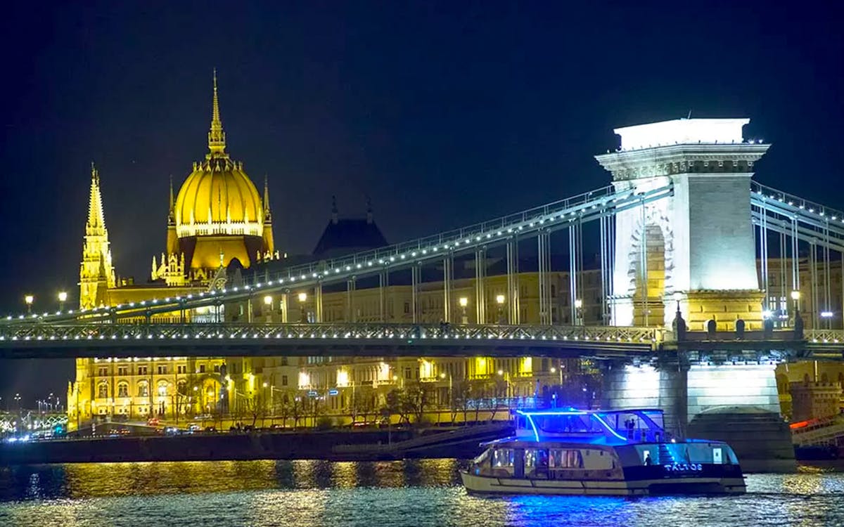 budapest : dîner-croisière de 3 heures avec concert de piano et menu à 3 plats-4 budapest : dîner-croisière de 3 heures avec concert de piano et menu à 3 plats-4
