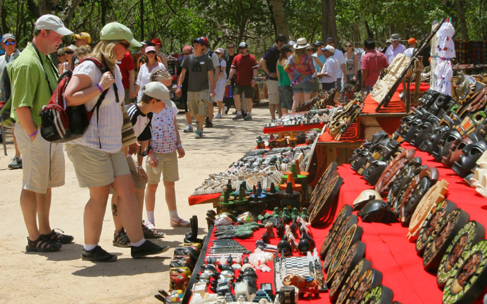 Tourists browsing local crafts at a market near Chichén Itzá during the all-inclusive tour.