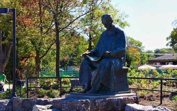 Statue of Nikola Tesla in a park near Niagara Falls.